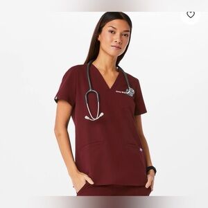 Figs Casma Three-Pocket Scrub Burgundy Top Size L PO1735